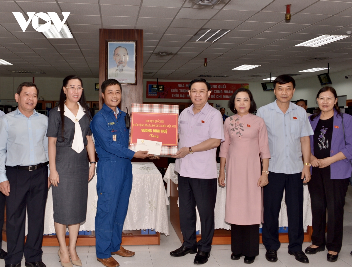 chu tich quoc hoi tham va lam viec tai cong ty co phan loc hoa dau binh son hinh anh 4