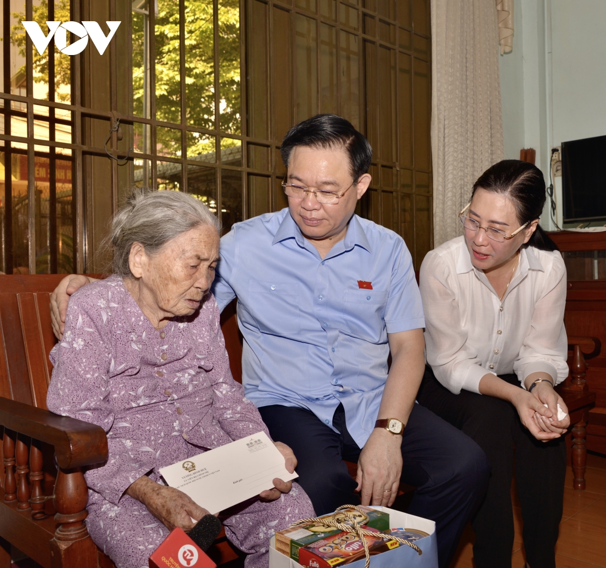 chu tich quoc hoi tri an anh hung liet si, nguoi co cong o quang ngai hinh anh 3