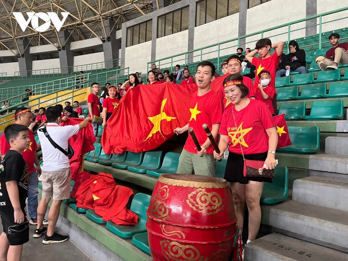 tran quy tinh cam cua nguoi viet xu van dao tiep lua cho u19 viet nam hinh anh 1