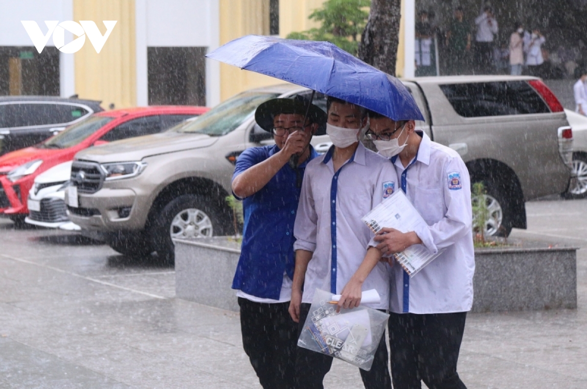 muon kieu doi mua dua thi sinh ra khoi phong thi hinh anh 2