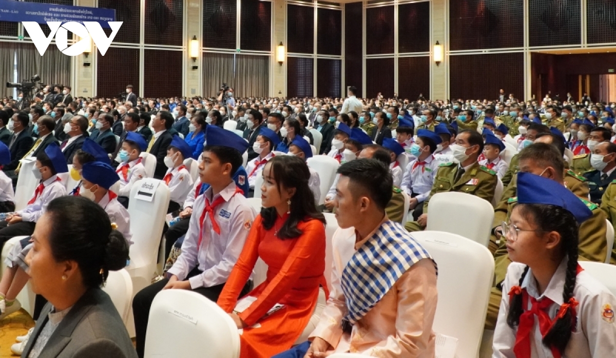 quan he viet - lao mai mai vung ben hon nui, hon song hinh anh 4