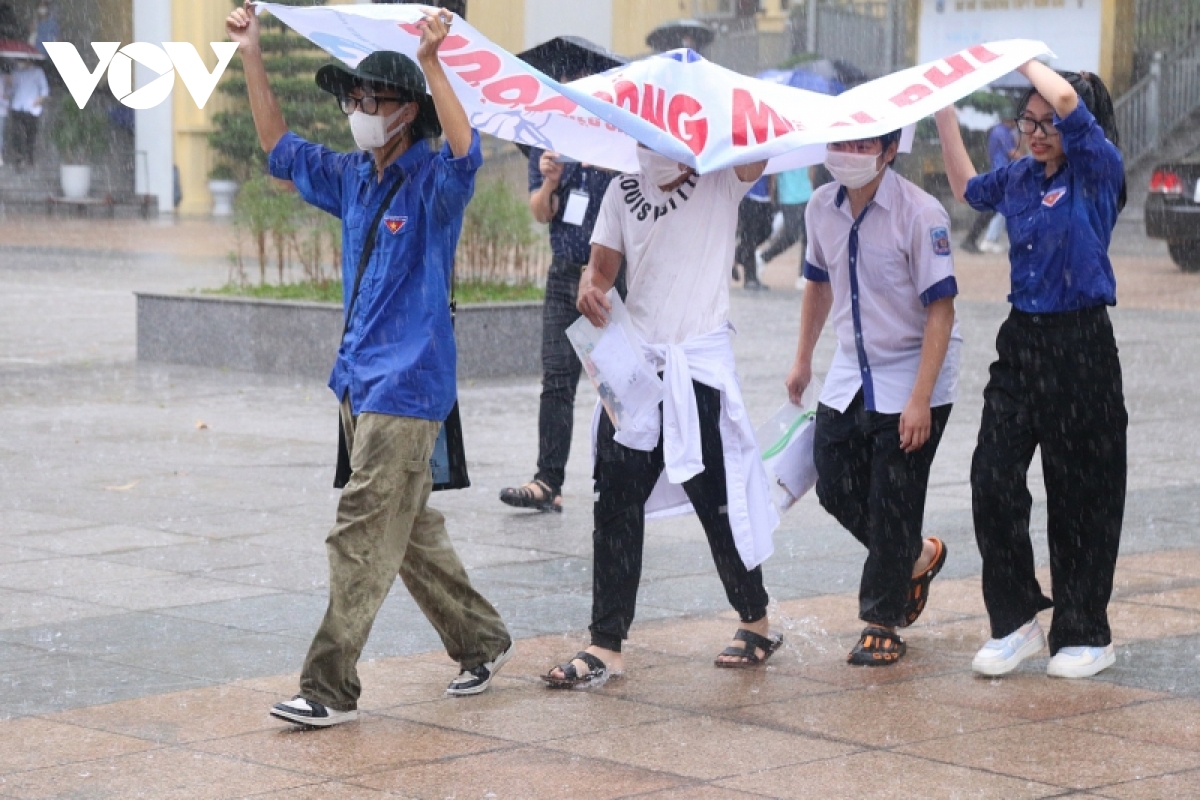 muon kieu doi mua dua thi sinh ra khoi phong thi hinh anh 3