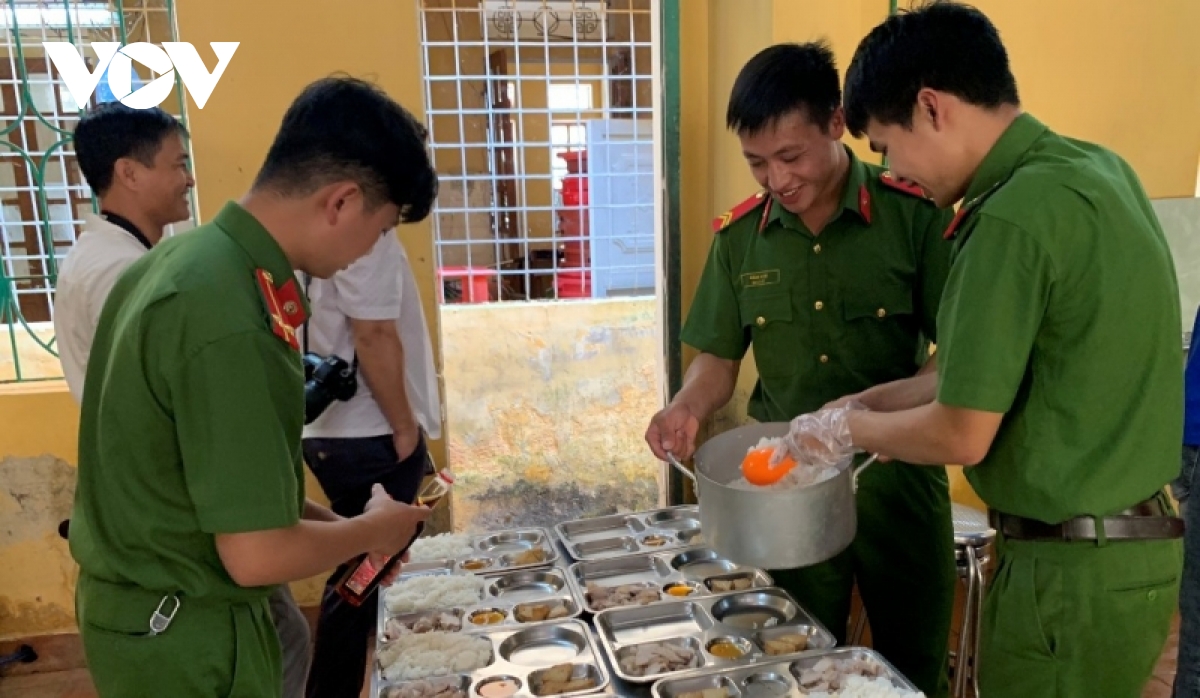 hang tram suat com mien phi tang thi sinh vung cao mu cang chai hinh anh 3