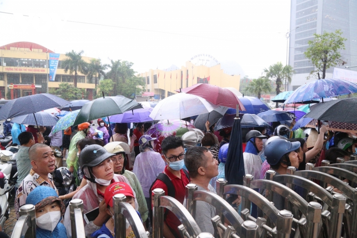 muon kieu doi mua dua thi sinh ra khoi phong thi hinh anh 5