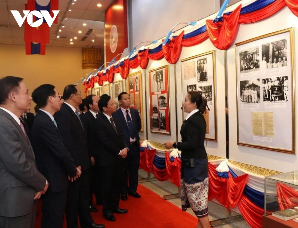 hinh anh quy ve quan he lao - viet nam duoc trien lam tai vientiane hinh anh 1