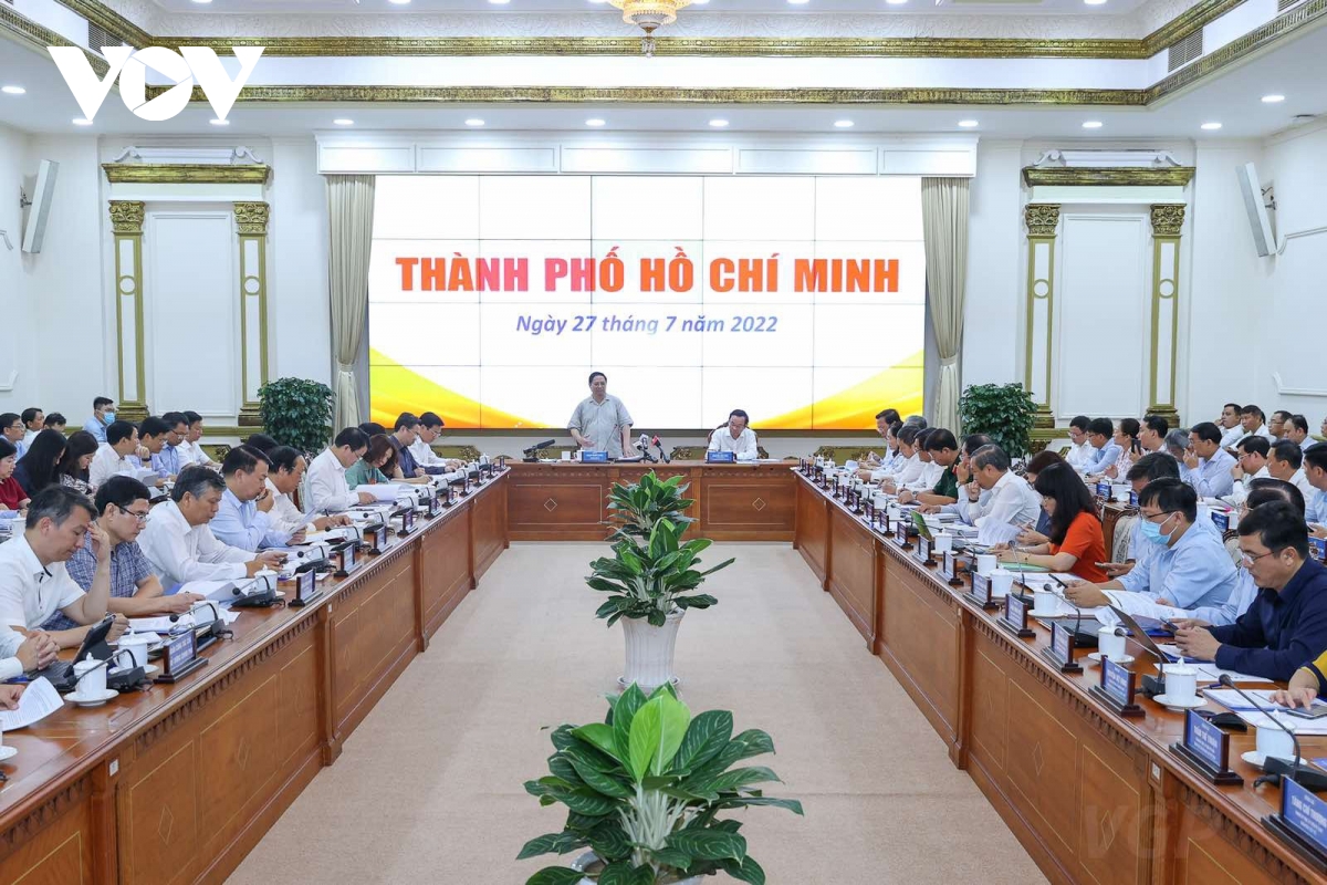 thu tuong de nghi tp.hcm giu on dinh kinh te vi mo, kiem soat lam phat hinh anh 2