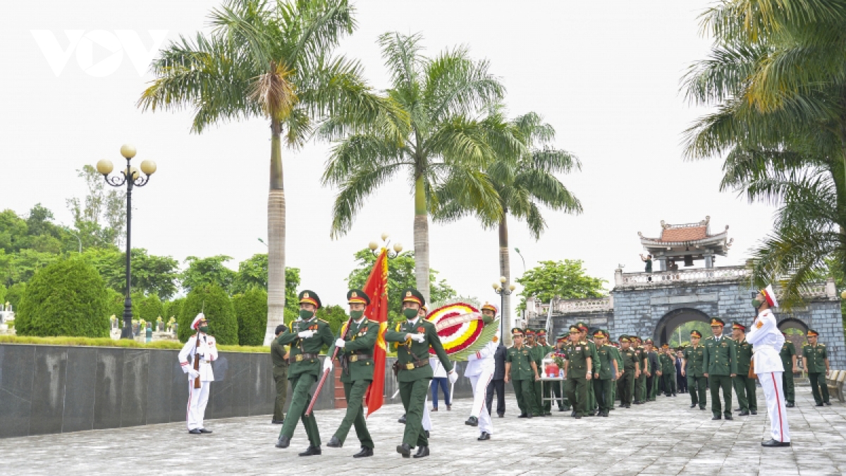 no luc dua hai cot liet si tu lao ve viet nam hinh anh 2