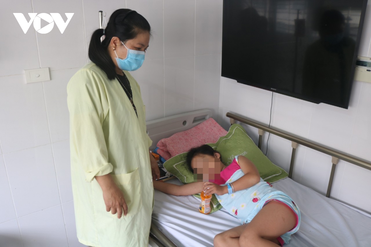 hai benh nhi sot xuat huyet nang co yeu to dich te phia nam hinh anh 2