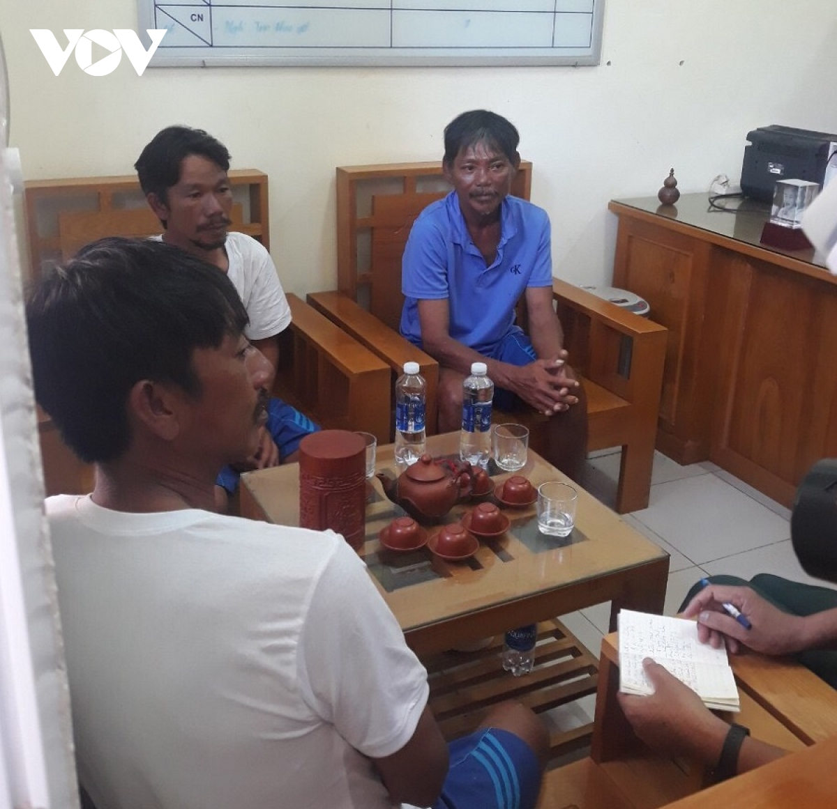 4 ngu dan song sot ky dieu sau nhieu ngay chi uong nuoc bien va nuoc mua hinh anh 5