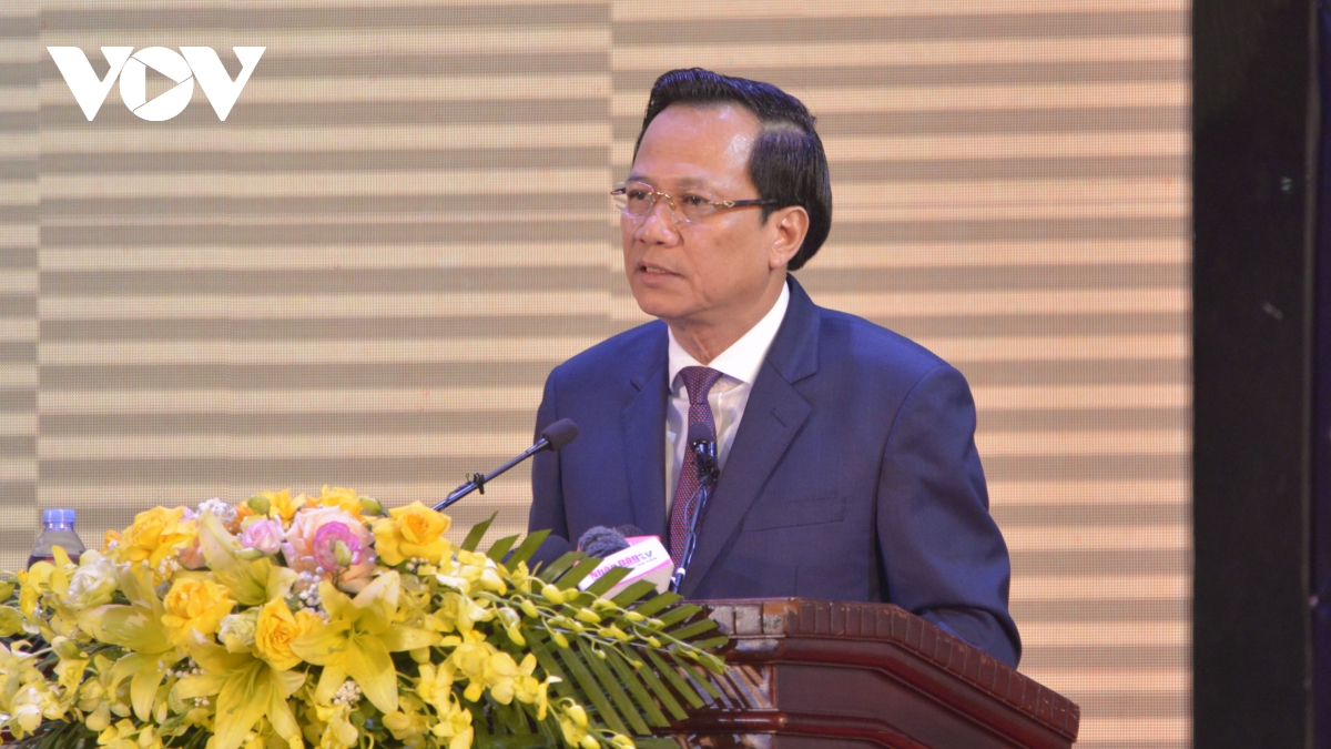 chu tich quoc hoi vuong Dinh hue du le trao bang to quoc ghi cong hinh anh 1
