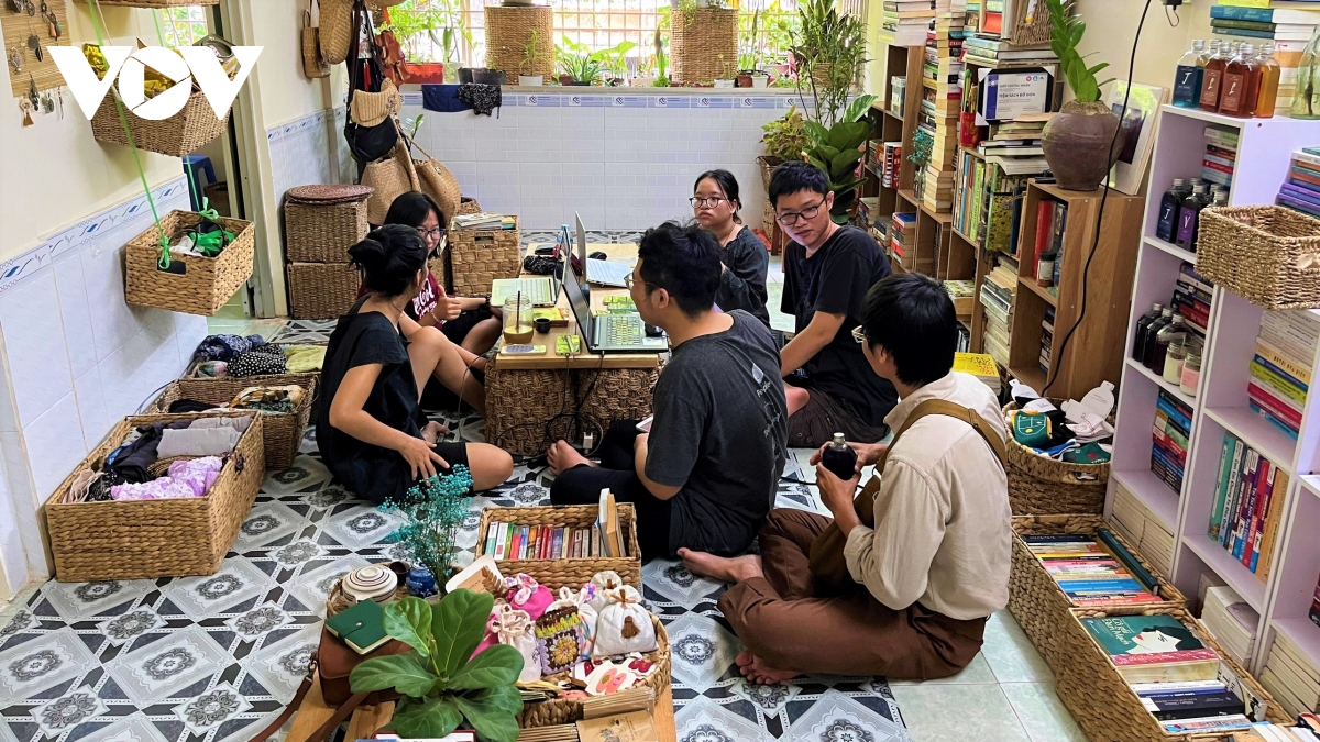 cac ban tre tp.hcm chung tay lan toa loi song xanh hinh anh 7