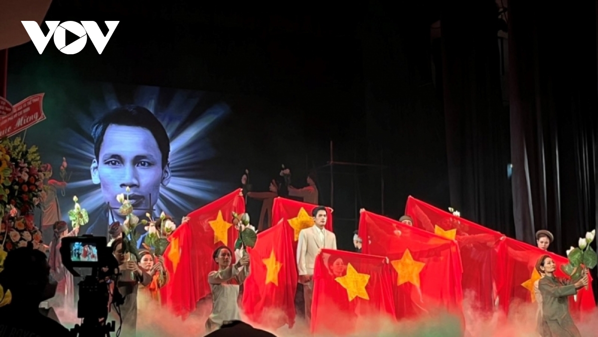 vo dien no nuoc non den voi khan gia long an va Dong nai hinh anh 2