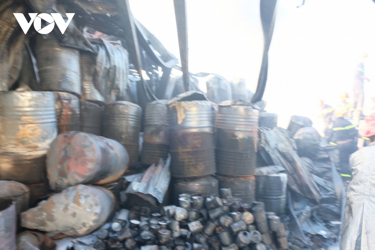 Da nang chay lon tai mot kho hang tren duong hoang van thai hinh anh 8