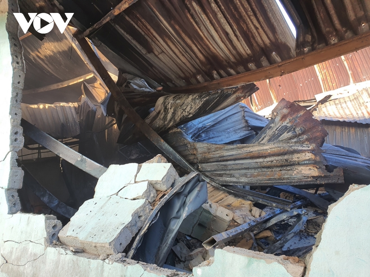 Da nang chay lon tai mot kho hang tren duong hoang van thai hinh anh 10