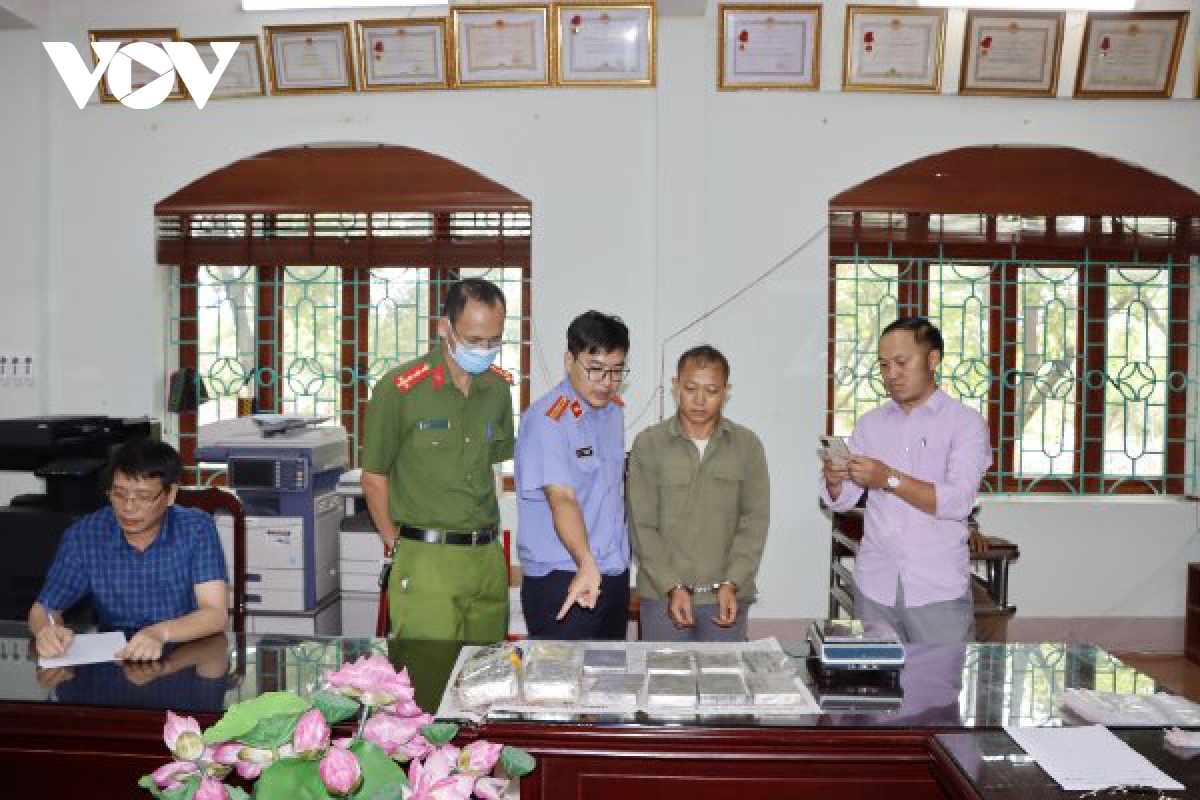 5 doi tuong buon ban 25 banh heroin va 42.000 vien ma tuy sa luoi phap luat hinh anh 2