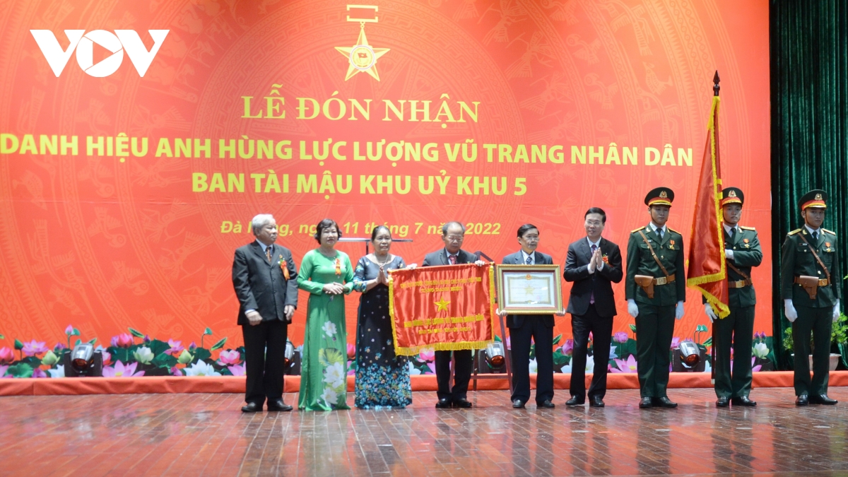 ban tai mau khu uy khu 5 don nhan danh hieu anh hung llvt nhan dan hinh anh 1