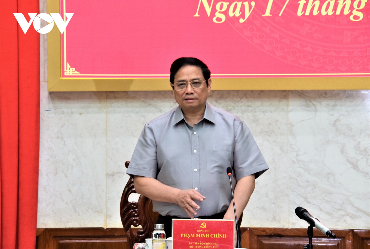 thu tuong vuon len manh me bang suc manh noi sinh, khong trong cho, y lai hinh anh 1