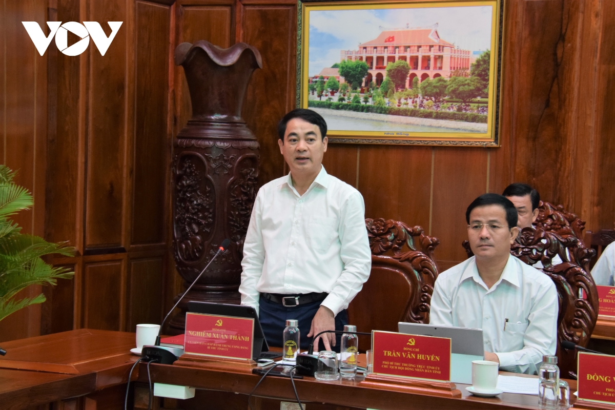 thu tuong vuon len manh me bang suc manh noi sinh, khong trong cho, y lai hinh anh 6