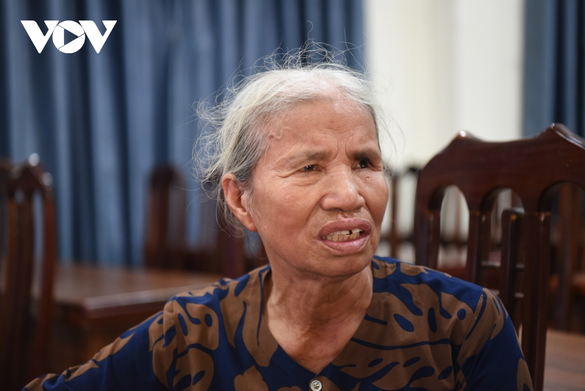 bao Dien tu vov tang qua, tri an cac gia dinh chinh sach o ngoai thanh ha noi hinh anh 3