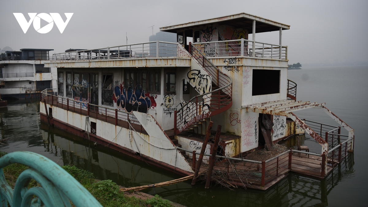 ha noi cho phep tau, thuyen kinh doanh tro lai tren ho tay hinh anh 1