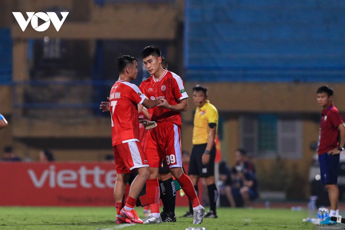 phung phi co hoi, viettel fc that thu truoc ha tinh tren san nha hinh anh 11