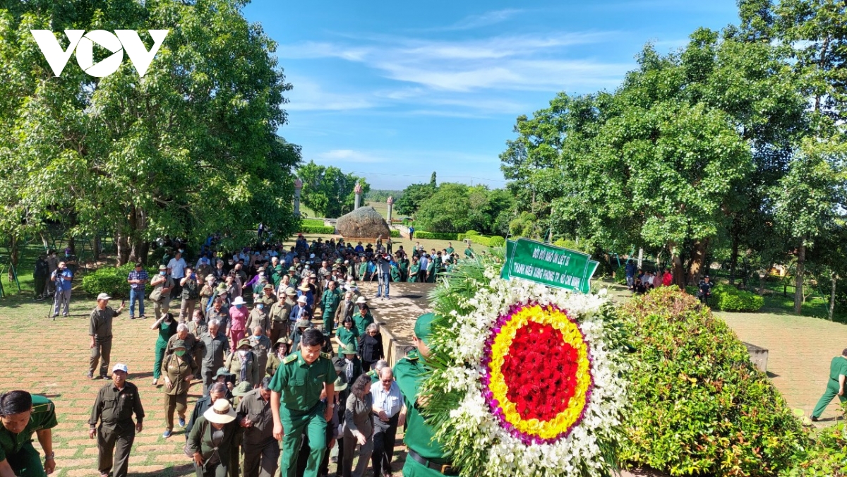 dang huong tuong niem liet si thanh nien xung phong tai tay ninh hinh anh 1