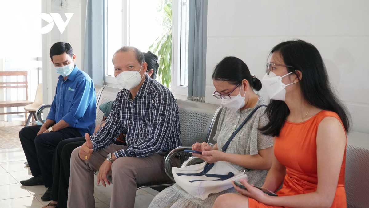 lo ngai bien chung moi, nguoi dan Dak lak di tiem vaccine covid-19 hinh anh 1