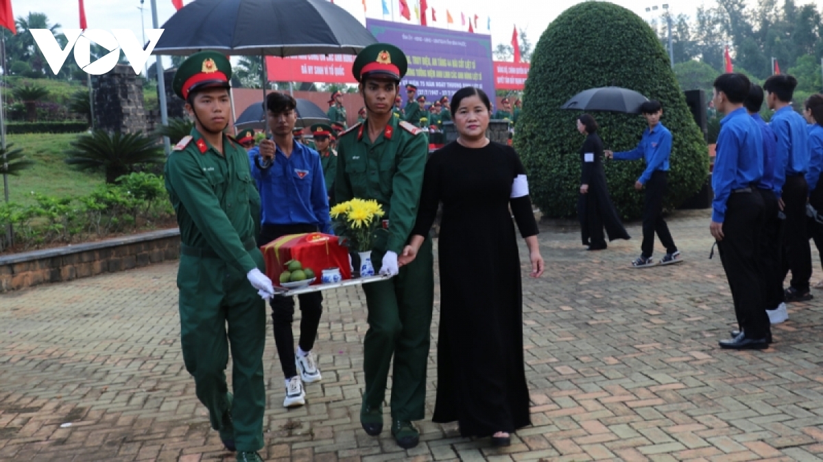 binh phuoc to chuc le truy dieu, an tang 40 hai cot liet si hinh anh 1