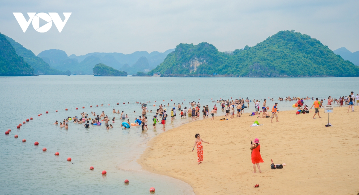 Dieu gi giup vinh ha long hut hang trieu luot khach moi nam hinh anh 11