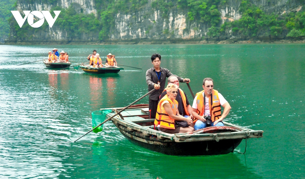 Dieu gi giup vinh ha long hut hang trieu luot khach moi nam hinh anh 6