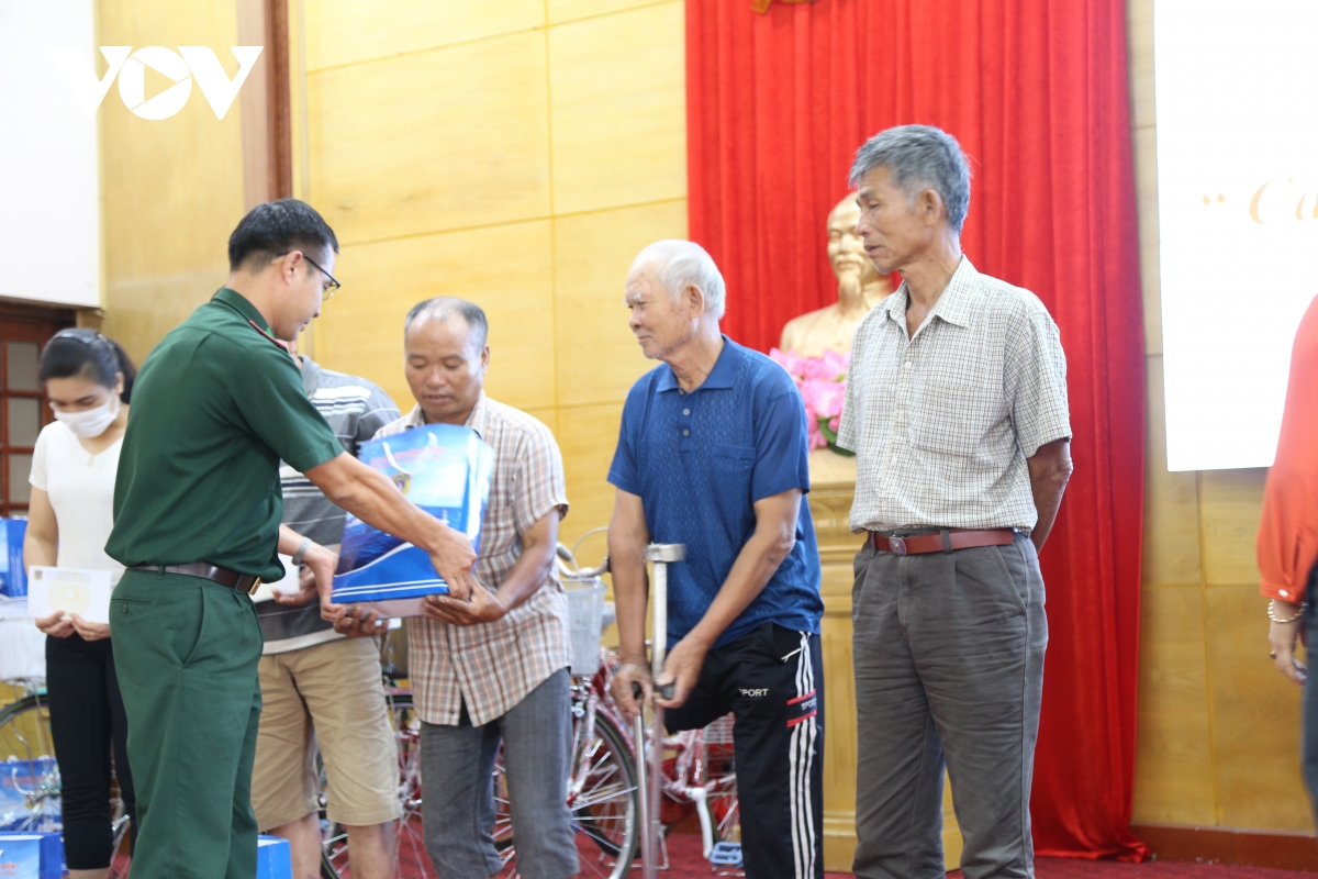 bo tu lenh vung canh sat bien 1 dong hanh voi ngu dan quang ninh hinh anh 1