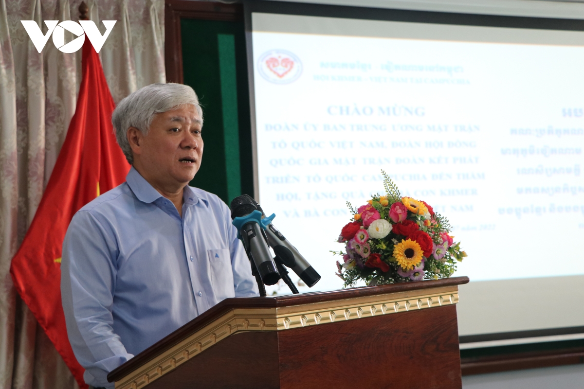 chu tich ubtU mttq tham va lam viec voi tong hoi khmer-viet nam tai campuchia hinh anh 1