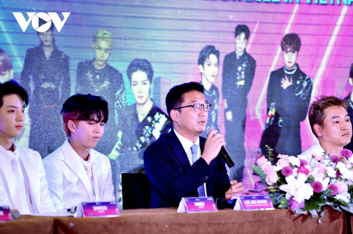 dan my nam k-pop den ha noi quang ba du lich hinh anh 1