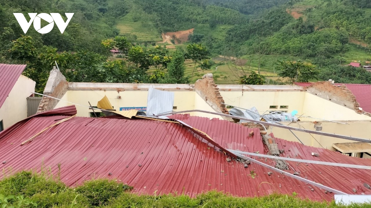 dong loc khien nhieu ngoi nha bi hu hai o bac kan hinh anh 3