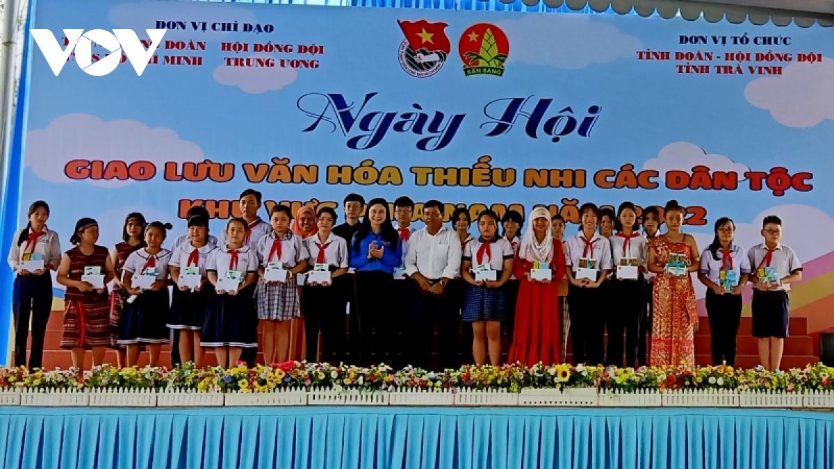 An tuong ngay hoi van hoa thieu nhi cac dan toc khu vuc phia nam hinh anh 1