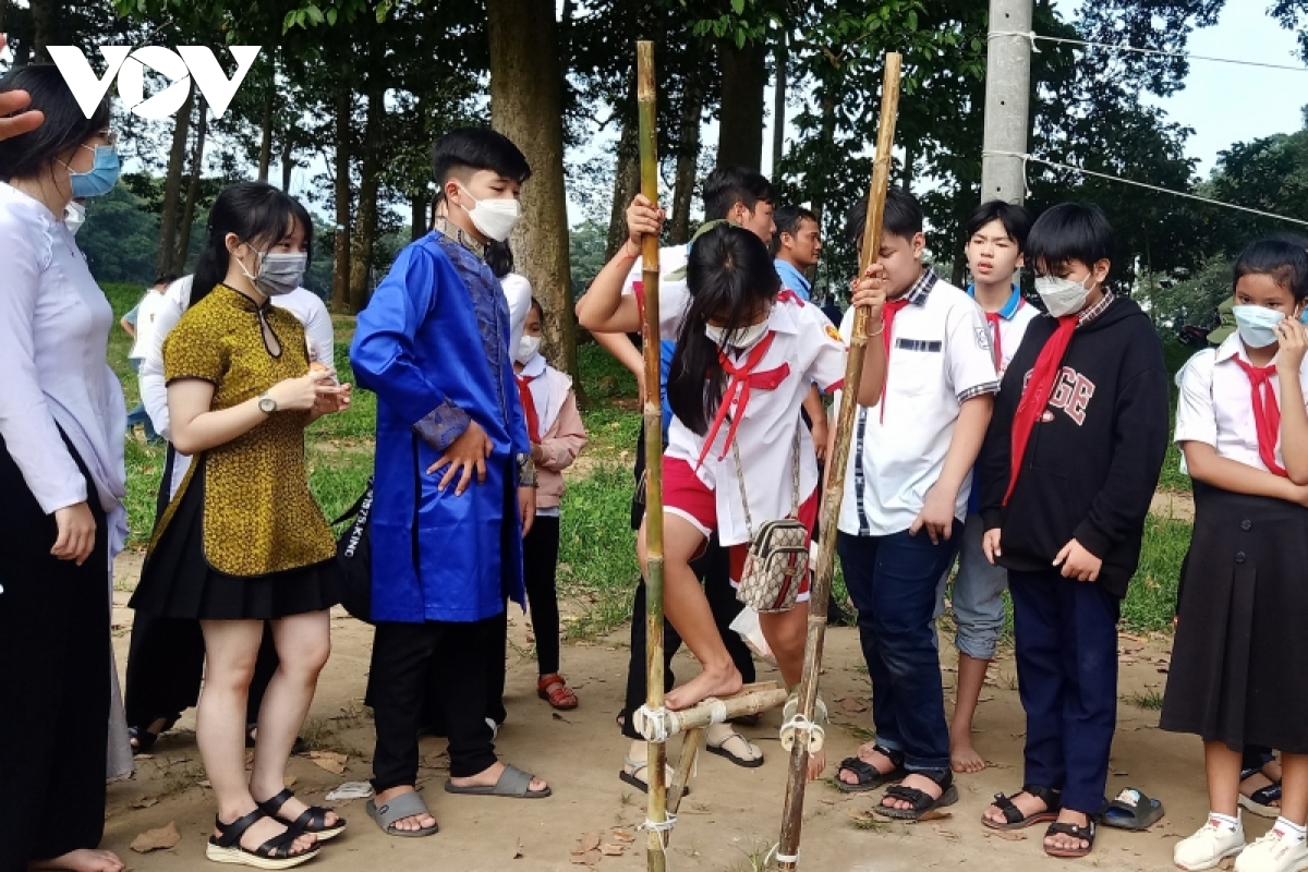An tuong ngay hoi van hoa thieu nhi cac dan toc khu vuc phia nam hinh anh 7