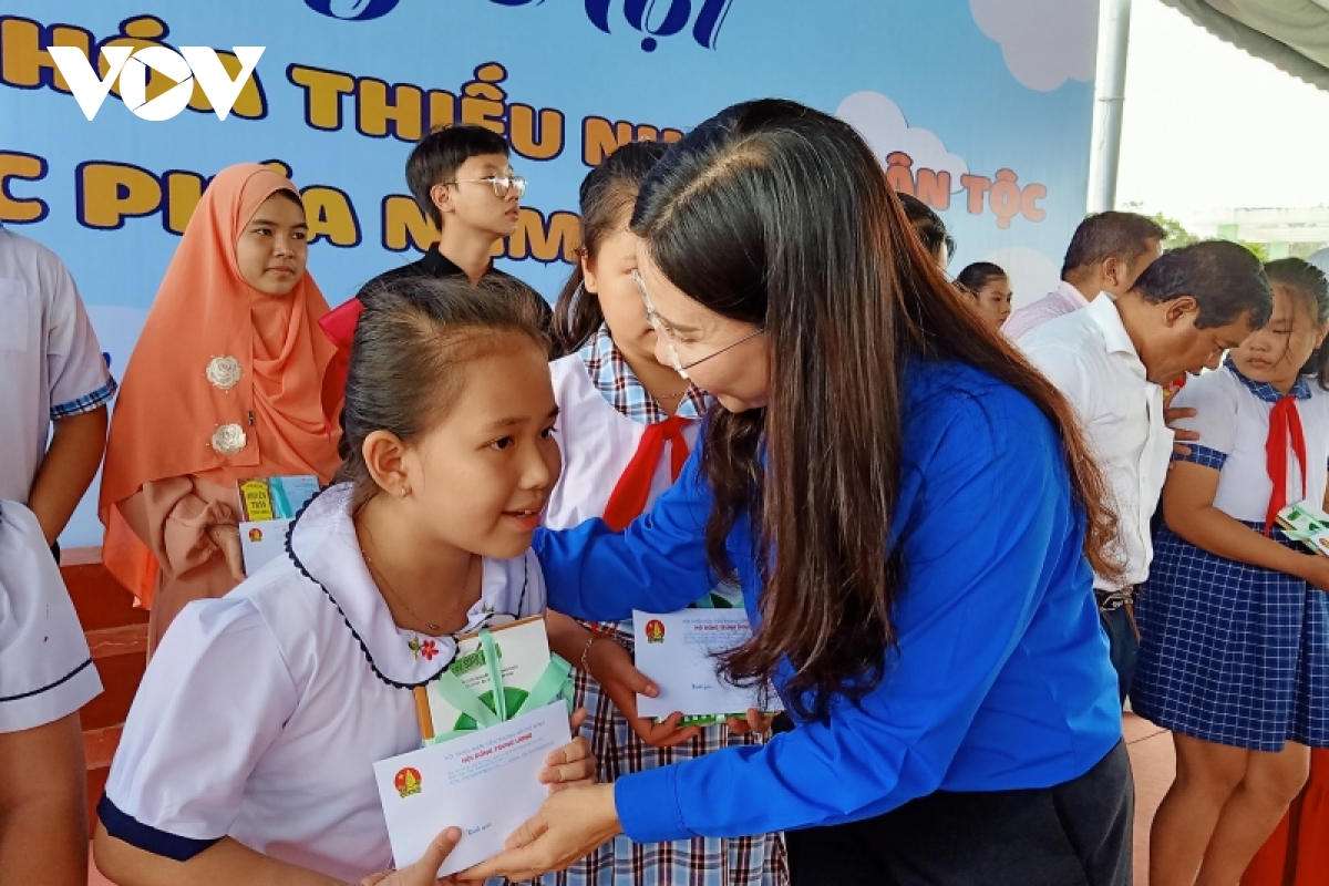 An tuong ngay hoi van hoa thieu nhi cac dan toc khu vuc phia nam hinh anh 3