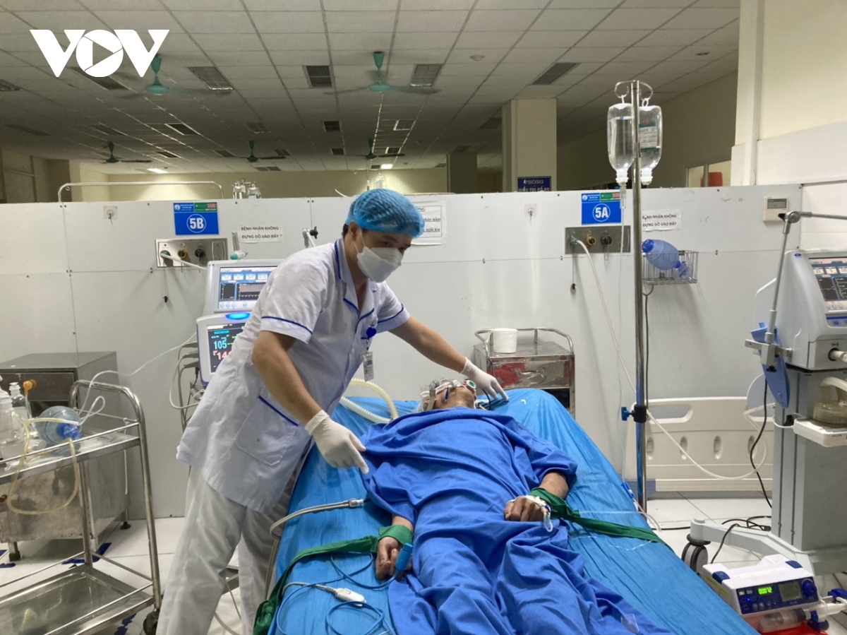 8 nguoi o bac kan bi ngo doc sau bua an toi hinh anh 2