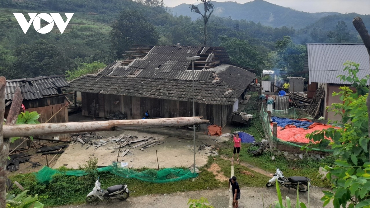 dong loc khien nhieu ngoi nha bi hu hai o bac kan hinh anh 1