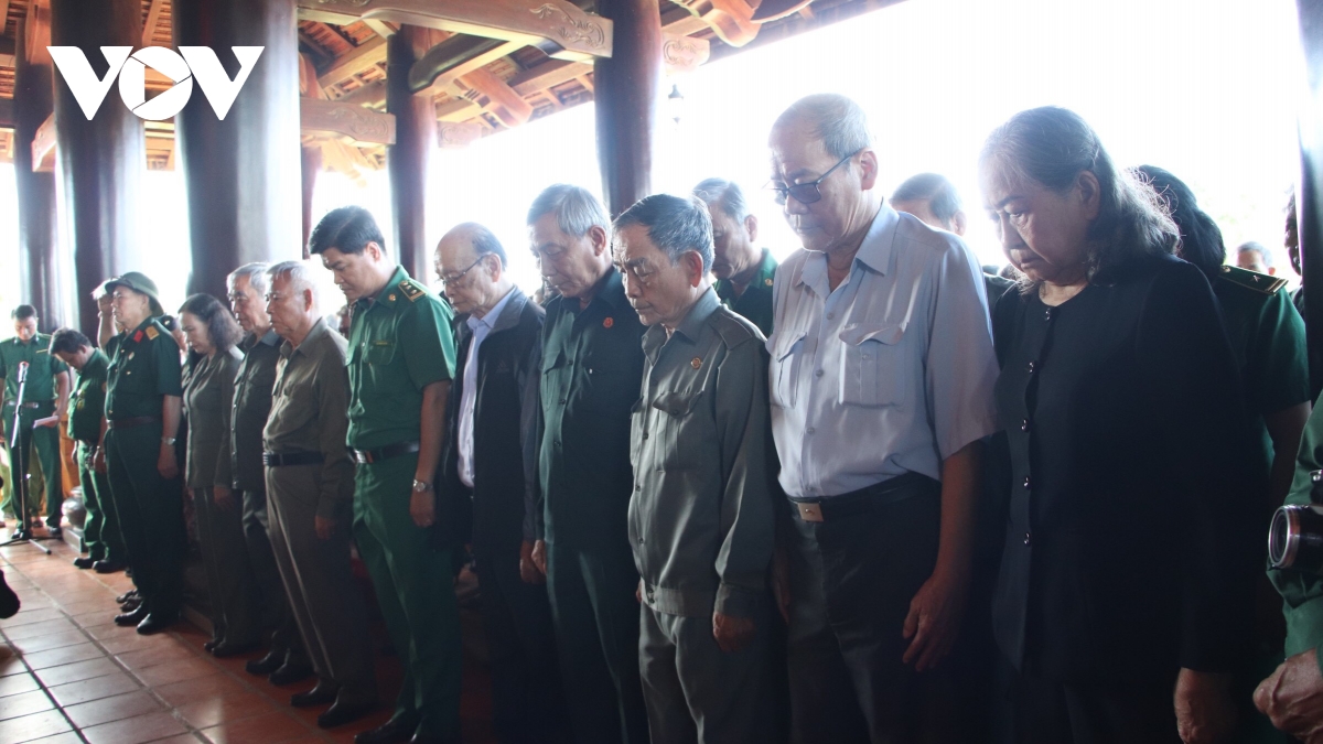 dang huong tuong niem liet si thanh nien xung phong tai tay ninh hinh anh 2