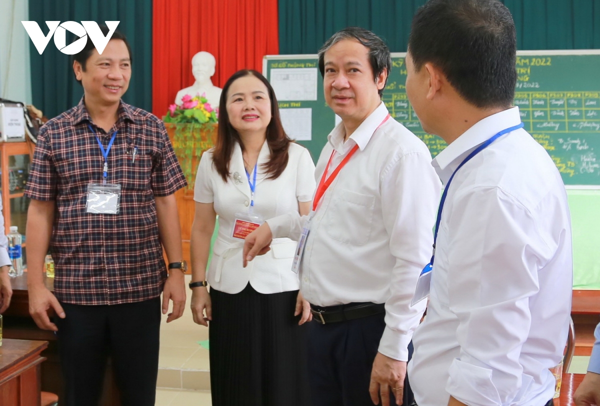 bo truong nguyen kim son cam cac truong ep hay goi y mua sach tham khao hinh anh 1