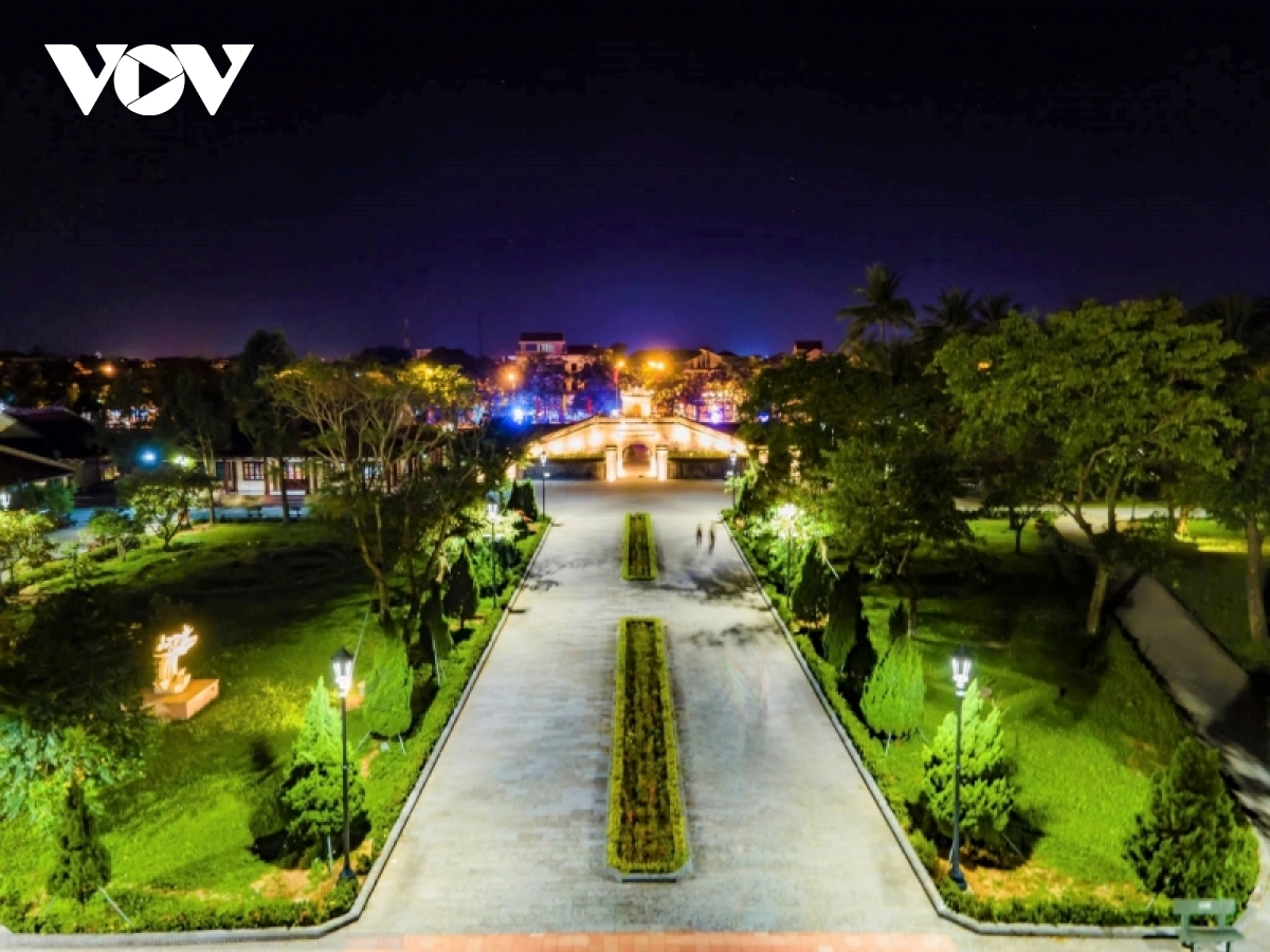 gap nhau duoi chan thanh co quang tri hinh anh 6