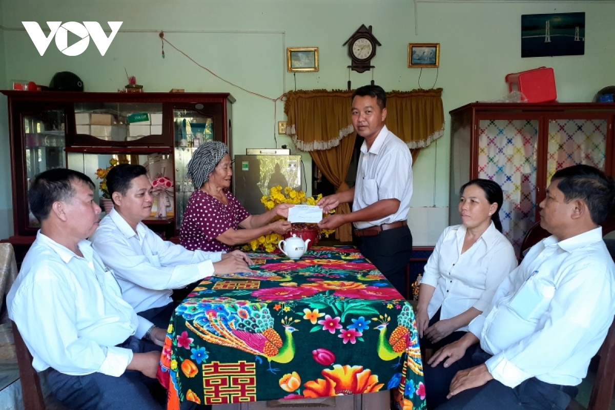 ven toan nghia tinh voi nguoi co cong voi cach mang hinh anh 1