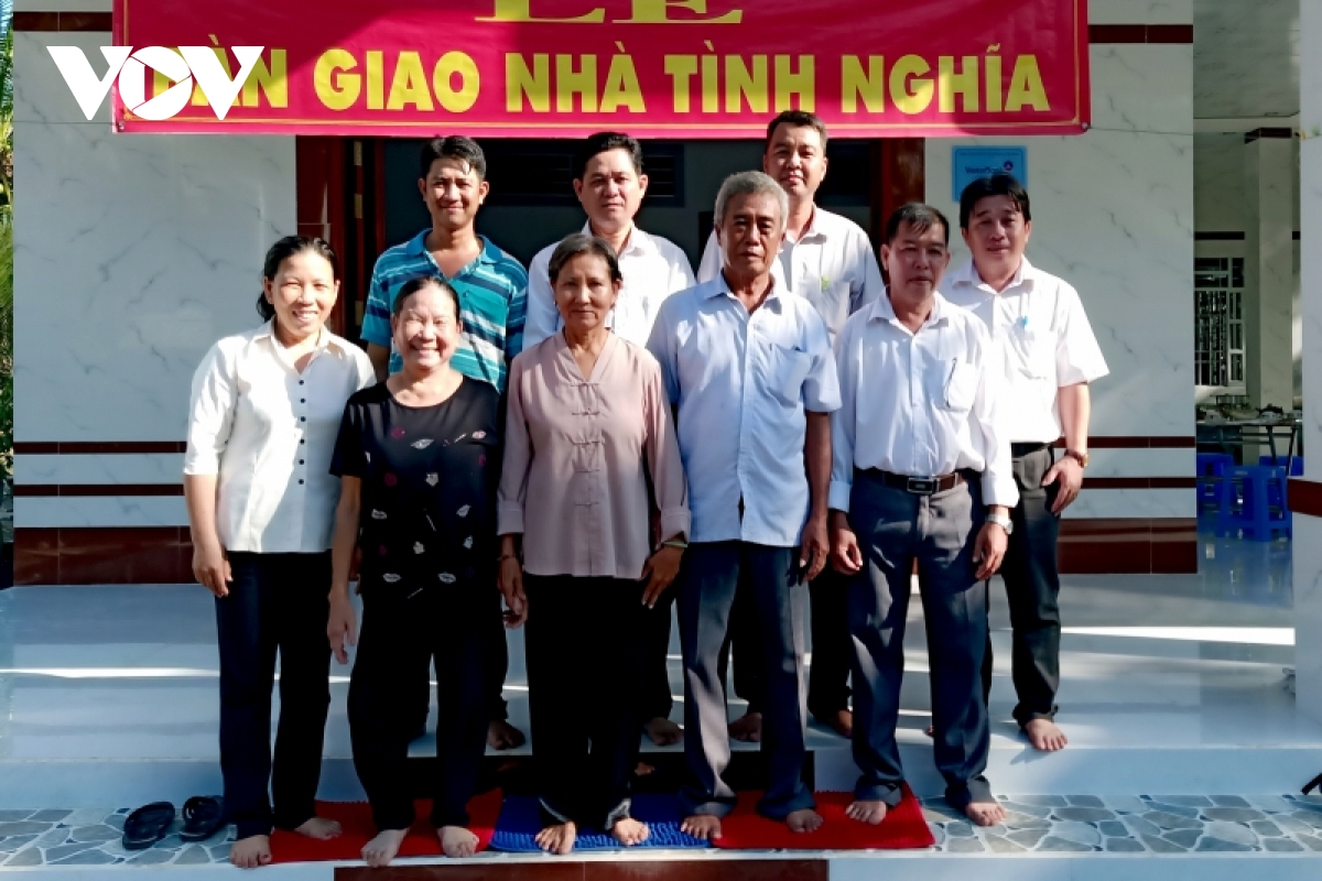 ven toan nghia tinh voi nguoi co cong voi cach mang hinh anh 3