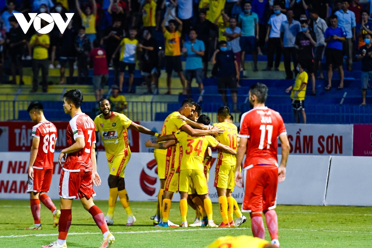 viettel fc thua dau thanh hoa vi ban da phan luoi nha hinh anh 1