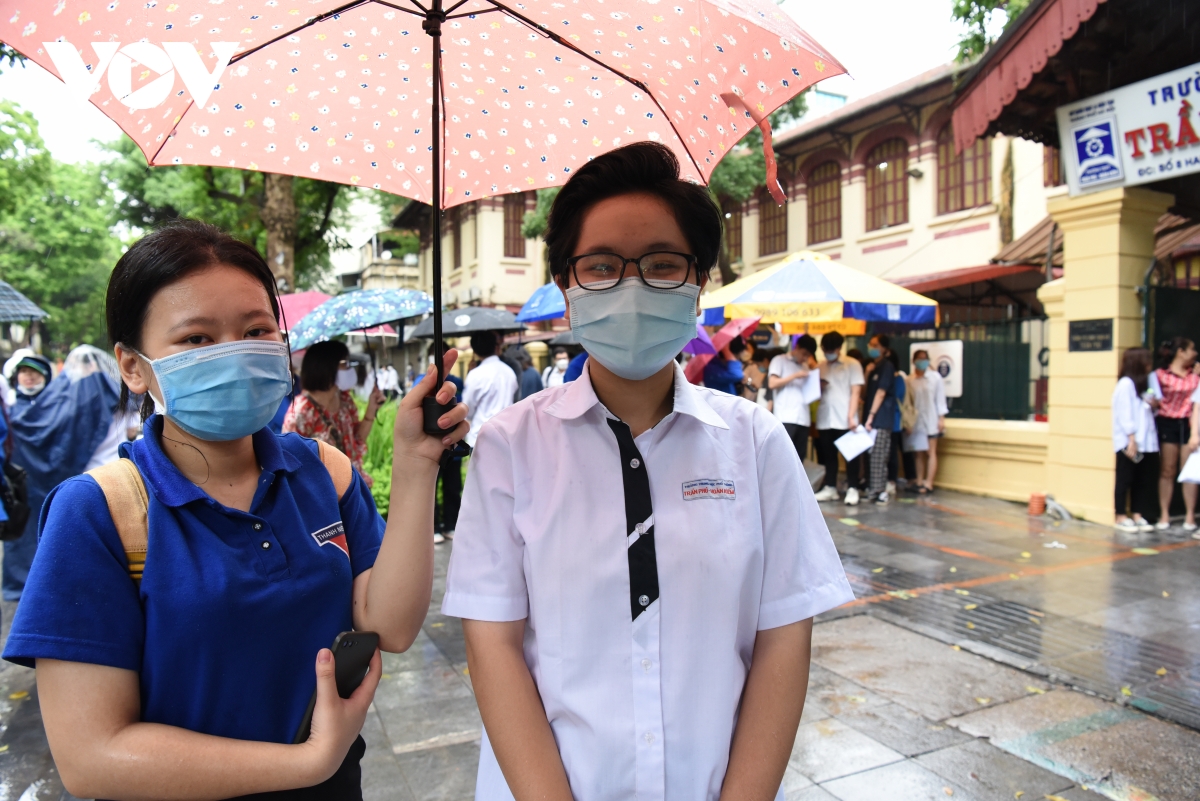thi sinh rang ro roi phong thi, tu tin dat diem cao mon toan tot nghiep thpt hinh anh 1