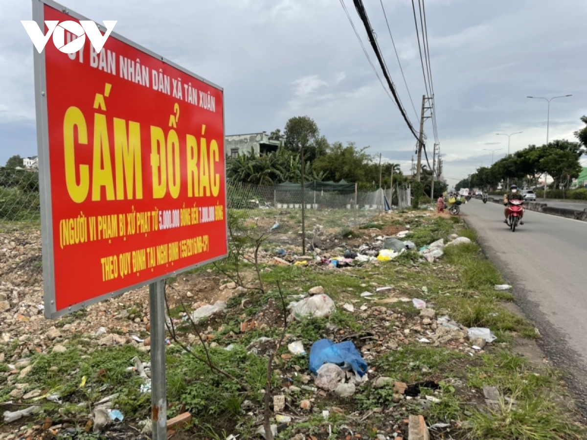 nan do trom rac khien nhieu noi o tp.hcm tro thanh bai rac hinh anh 5