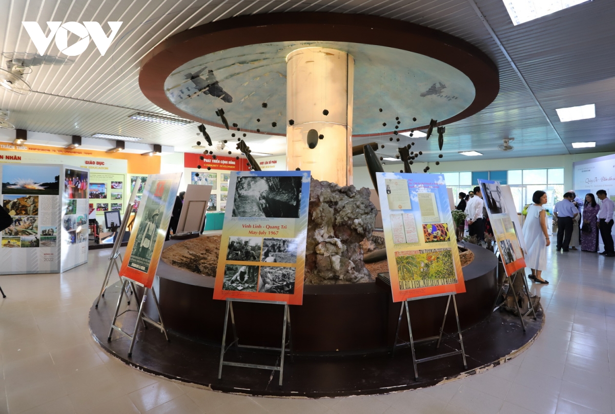 trien lam quang tri - Diem den cua ky uc hinh anh 4