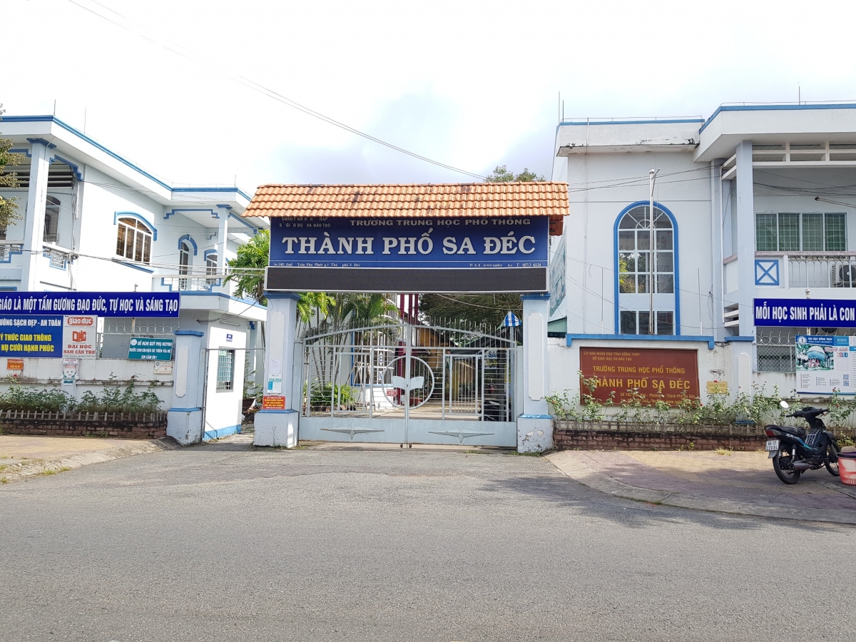 hoc sinh khong duoc phat giay bao du thi tot nghiep vi chua dong tien on tap hinh anh 1
