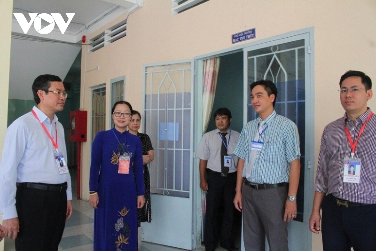 thi sinh, phu huynh tho phao ket thuc mon cuoi ky thi tot nghiep thpt 2022 hinh anh 19